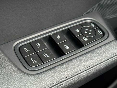 New 2025 Porsche Cayenne Coupe image 13