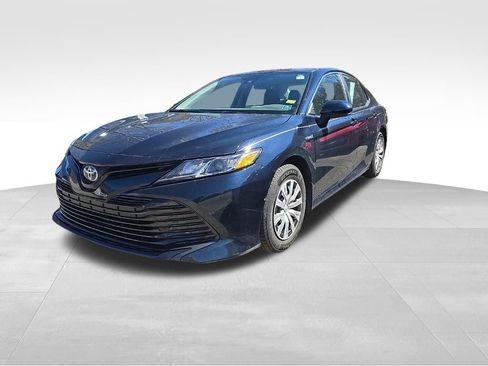 Used 2020 Toyota Camry LE image 1