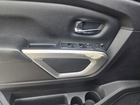 Used 2021 Nissan Titan SV w/ SV Convenience Package image 23