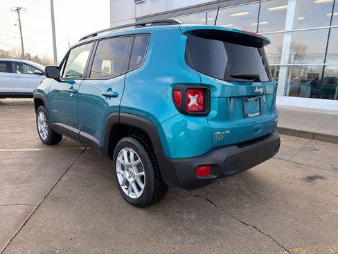 Used 2022 Jeep Renegade Latitude w/ Convenience Group image 3