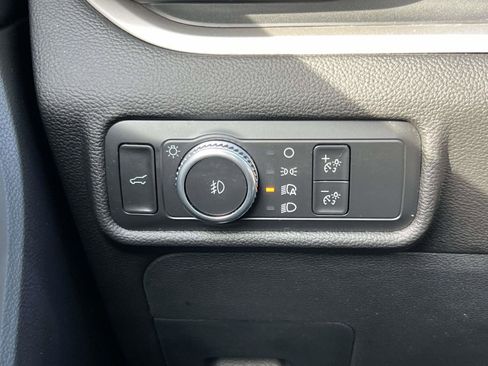 Used 2022 Ford Explorer XLT w/ Equipment Group 202A image 25