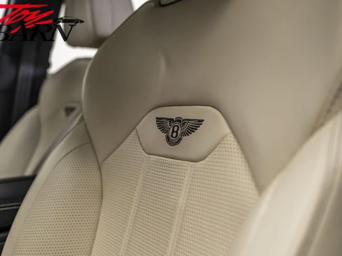 Used 2021 Bentley Bentayga image 26