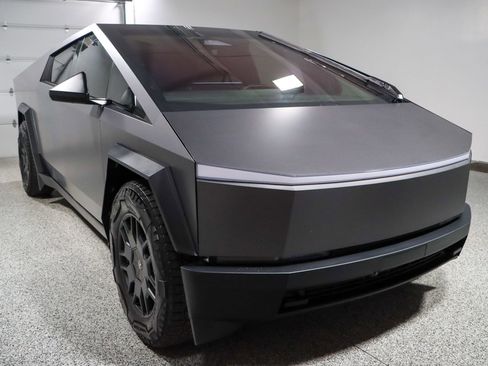 Used 2024 Tesla Cybertruck AWD Crew Cab image 5