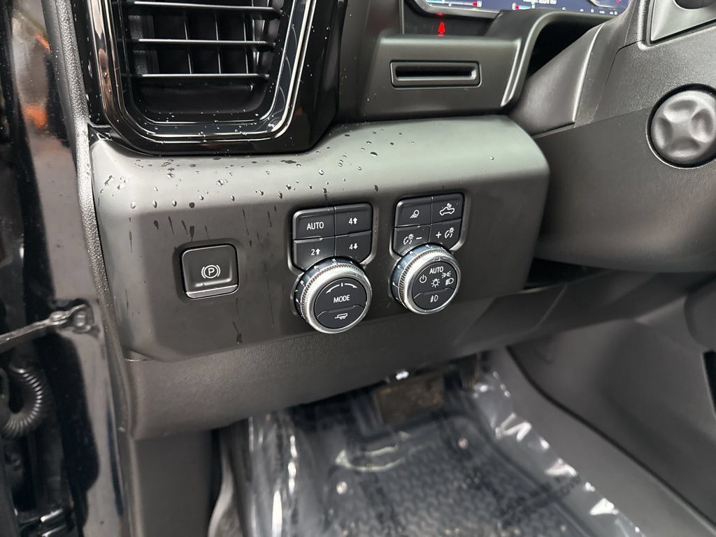 Used 2023 GMC Sierra 1500 AT4 w/ AT4 Preferred Package AWD/4WD image 12