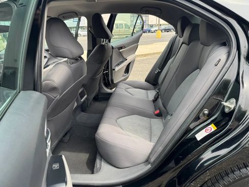Used 2018 Toyota Camry LE FWD image 11
