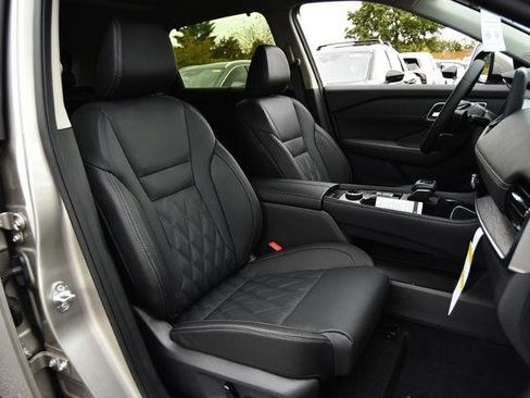 New 2026 Nissan Rogue Platinum image 23