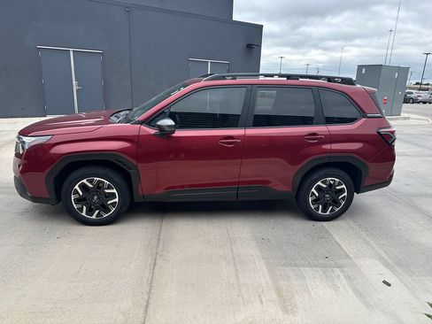 Used 2025 Subaru Forester Premium w/ Convenience Package #1 AWD/4WD image 2