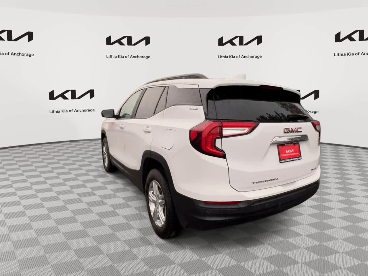Used 2023 GMC Terrain SLE w/ Driver Convenience Package AWD/4WD image 6