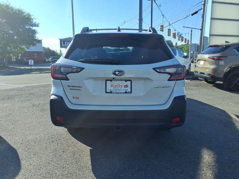 Used 2023 Subaru Outback Premium AWD/4WD image 6