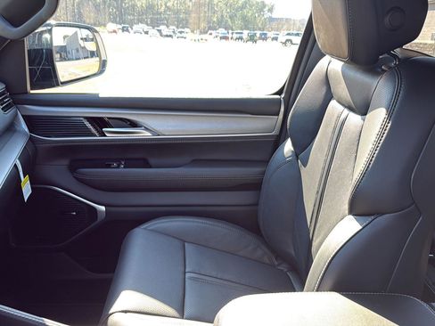 New 2026 Jeep Grand Wagoneer image 24