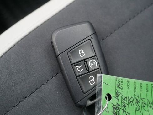 Used 2025 Volkswagen Taos SE AWD/4WD image 39