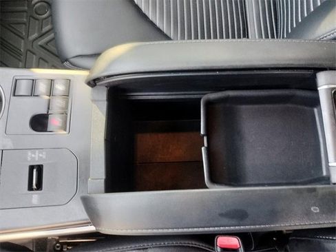 Used 2024 Toyota Highlander XSE image 25