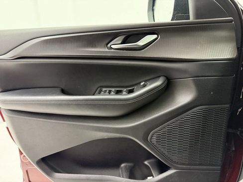 Used 2023 Jeep Grand Cherokee L Laredo image 16