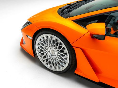 Used 2024 Lamborghini Revuelto AWD/4WD image 23