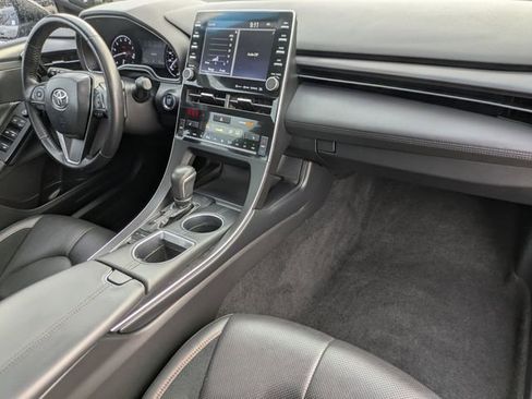 Used 2019 Toyota Avalon XSE image 32