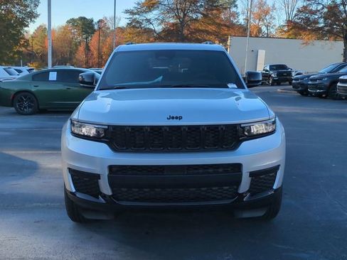 New 2025 Jeep Grand Cherokee L Altitude image 8