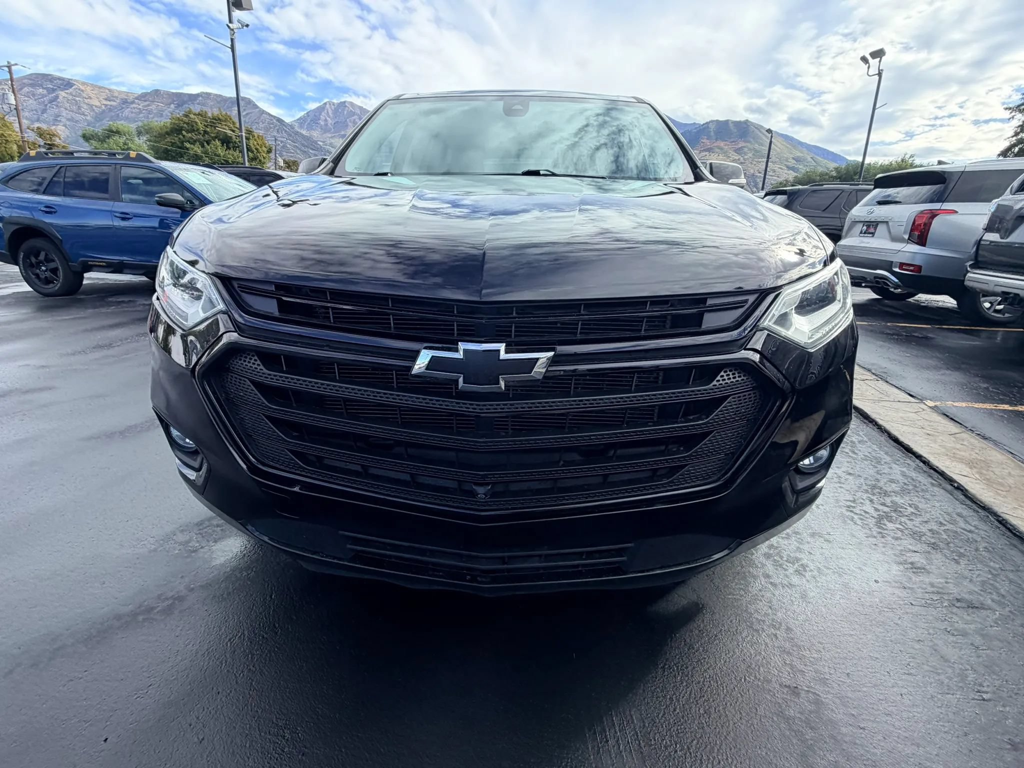 Used 2021 Chevrolet Traverse Premier w/ Redline Edition AWD/4WD image 9