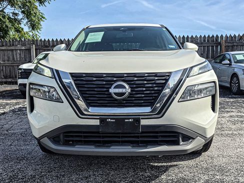 Used 2023 Nissan Rogue SV FWD image 2
