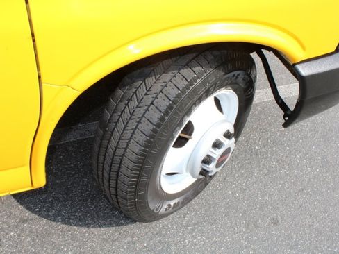 Used 2015 GMC Savana 3500 RWD image 27