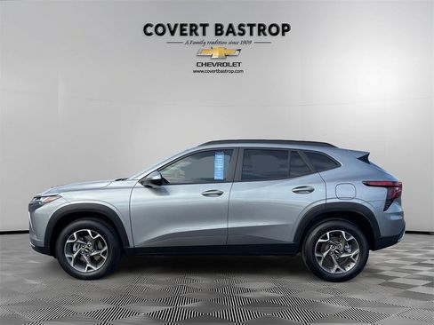 Certified 2026 Chevrolet Trax LT image 4