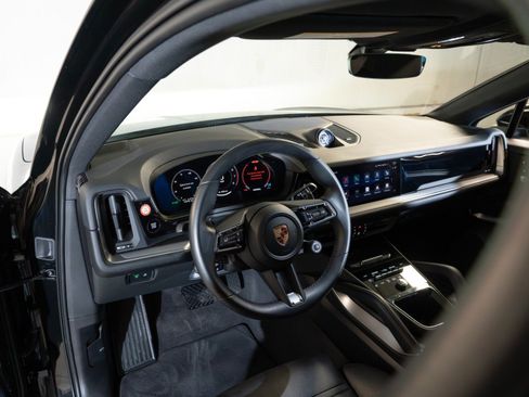 Certified 2026 Porsche Cayenne GTS AWD/4WD image 4