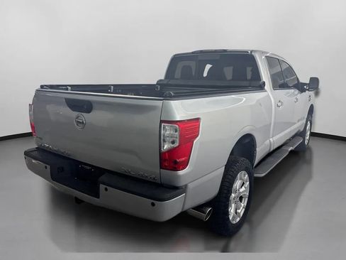 Used 2016 Nissan Titan SL image 10