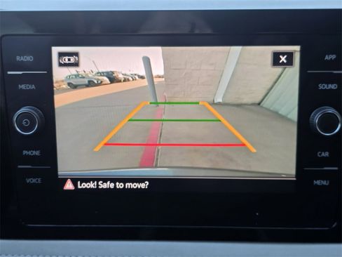 Used 2025 Volkswagen Taos SE image 13