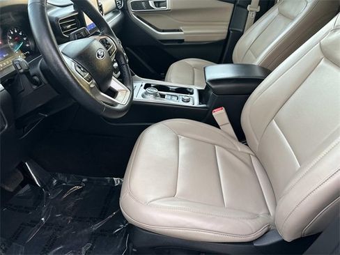 Used 2022 Ford Explorer XLT w/ Equipment Group 202A image 22