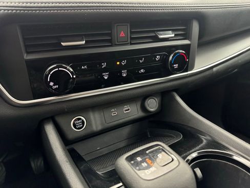 Used 2023 Nissan Rogue S image 25