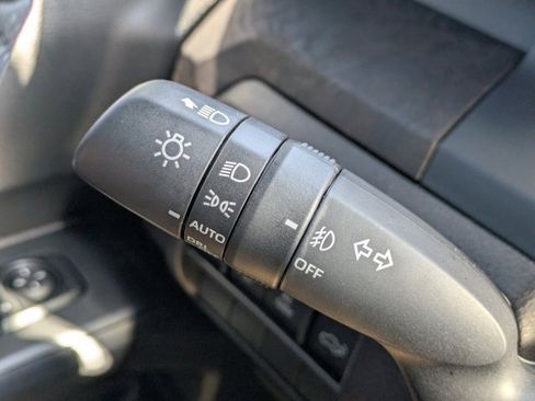 Used 2025 Toyota Tacoma Limited image 27