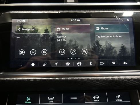 Used 2018 Land Rover Range Rover Velar S image 24