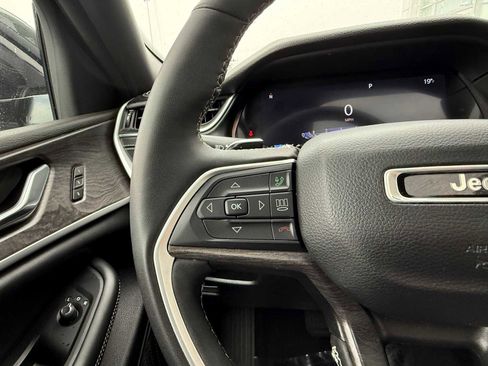 Used 2024 Jeep Grand Cherokee Limited image 18