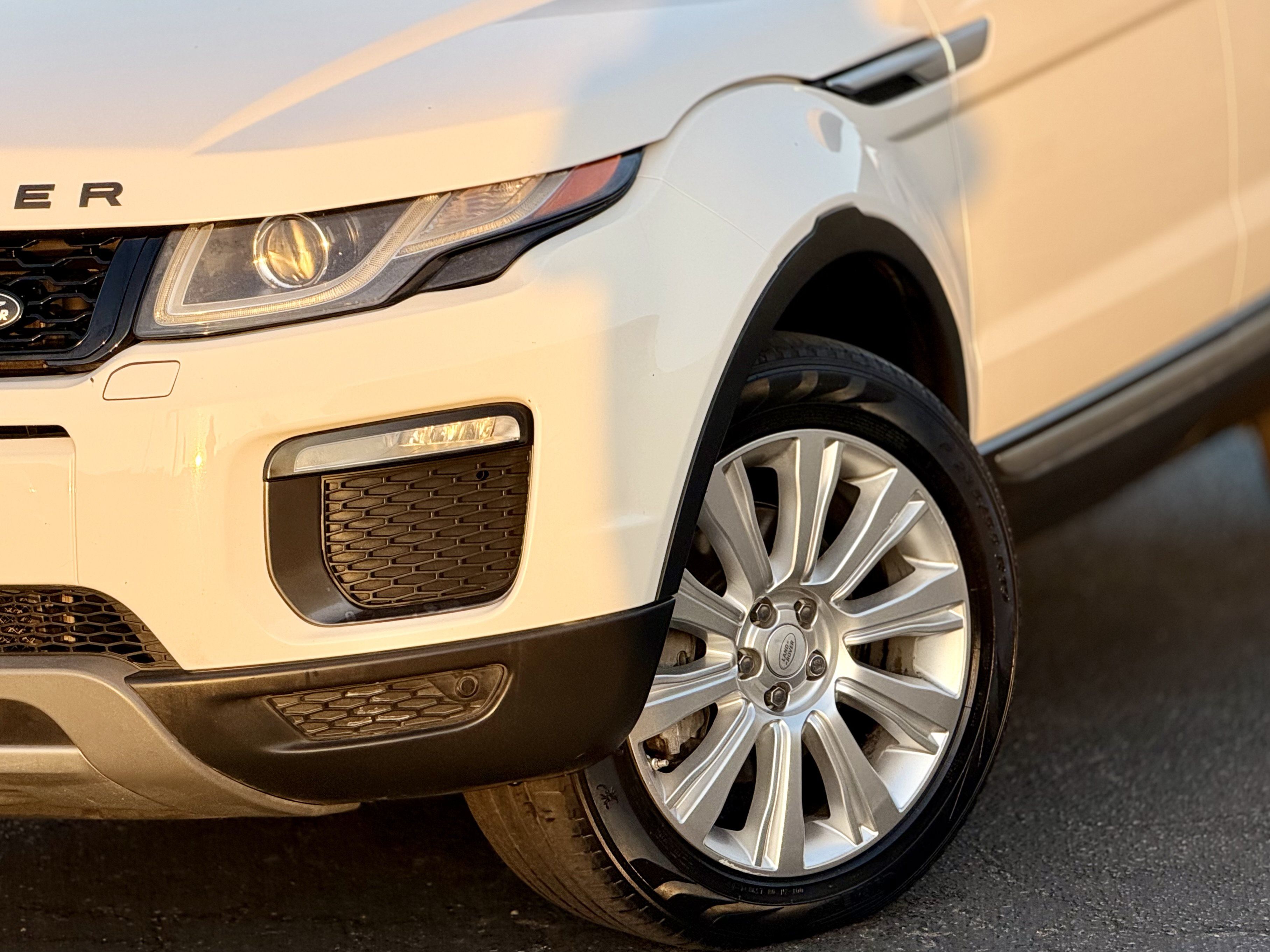Used 2016 Land Rover Range Rover Evoque HSE AWD/4WD image 8