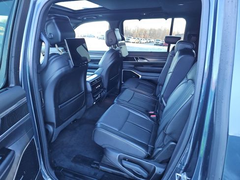 Used 2024 Jeep Wagoneer Series III w/ Premium Group I image 13