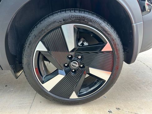 Certified 2025 Nissan Kicks SR FWD image 17
