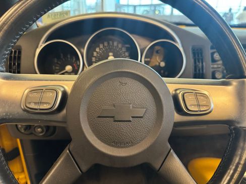 Used 2004 Chevrolet SSR w/ Preferred Equipment Group image 10