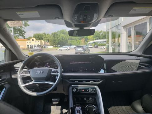 Used 2025 Audi Q5 Premium Plus w/ Premium Plus AWD/4WD image 16