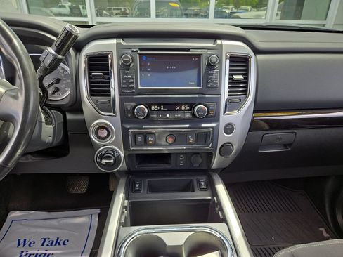 Used 2017 Nissan Titan SV AWD/4WD image 22
