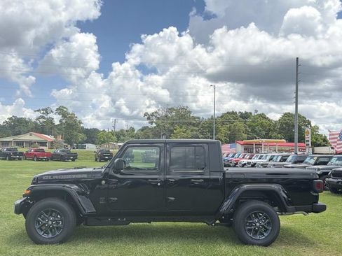 New 2026 Jeep Gladiator Sport AWD/4WD image 14