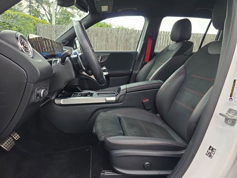Used 2025 Mercedes-Benz GLB 35 AMG 4MATIC image 10