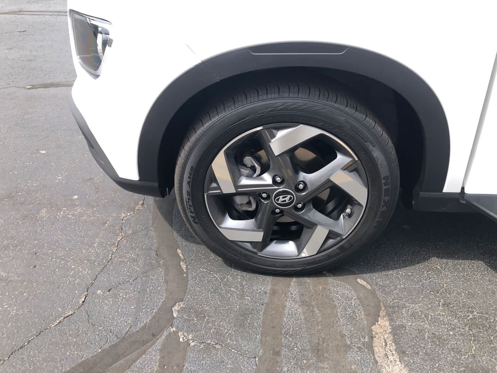 Certified 2025 Hyundai Venue SEL FWD image 30