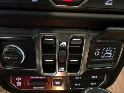 Used 2023 Jeep Wrangler Unlimited Rubicon 4xe w/ Steel Bumper Group image 10