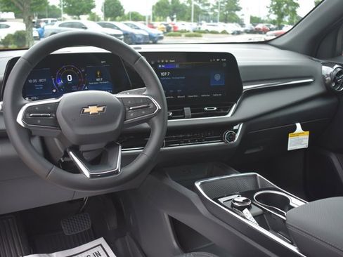 New 2026 Chevrolet Equinox LT w/ Safety and Technology Package FWD image 17