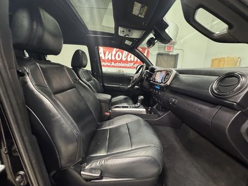 Used 2021 Toyota Tacoma Limited image 10
