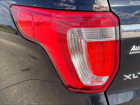 Used 2016 Ford Explorer XLT w/ Equipment Group 202A AWD/4WD image 28