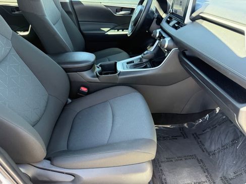 Used 2025 Toyota RAV4 XLE AWD/4WD image 29