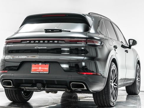 Used 2025 Porsche Cayenne AWD/4WD image 9