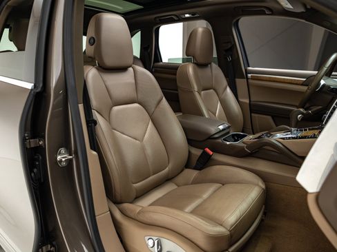 Used 2014 Porsche Cayenne S image 37