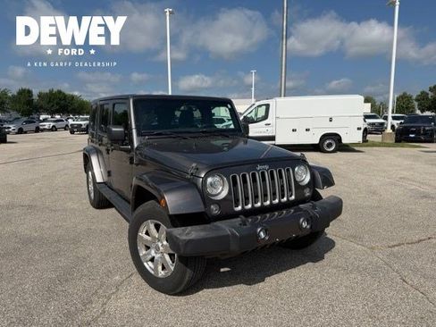Used 2017 Jeep Wrangler Unlimited Sahara w/ Connectivity Group AWD/4WD image 2
