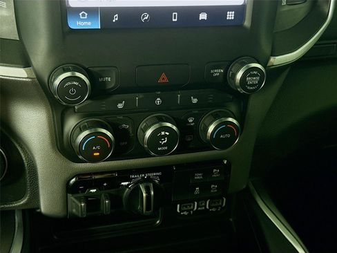 Used 2022 RAM 1500 Big Horn AWD/4WD image 9